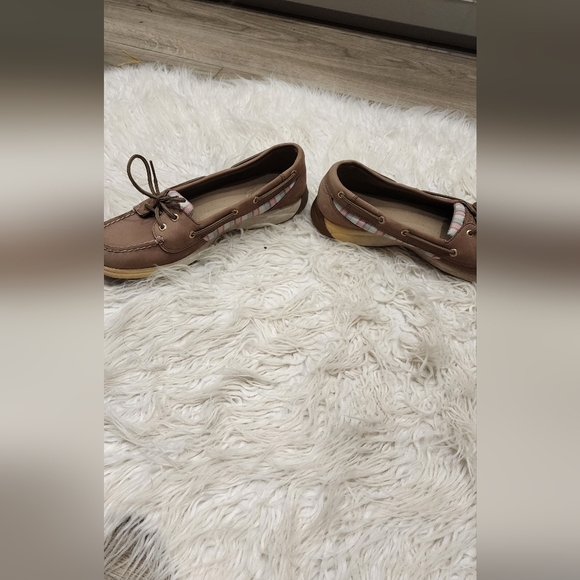 Sperry Boat Shoes - Picture 4 of 8